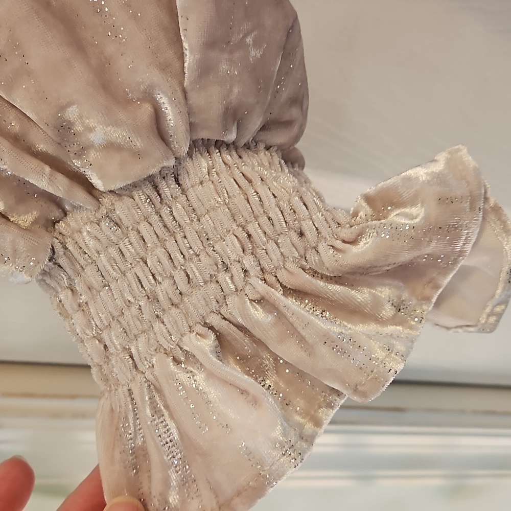Vince Camuto Tan Crushed Velvet Oversized Top - Picture 7 of 10